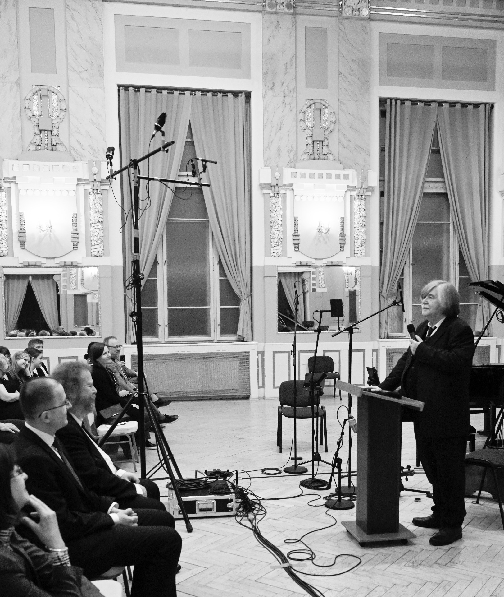 Vladimír Godár giving his thanks